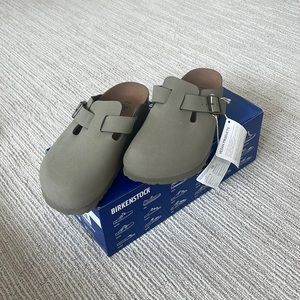 Brand new vegan Boston Birkenstocks in the color khaki, size 37 or 6-6.5